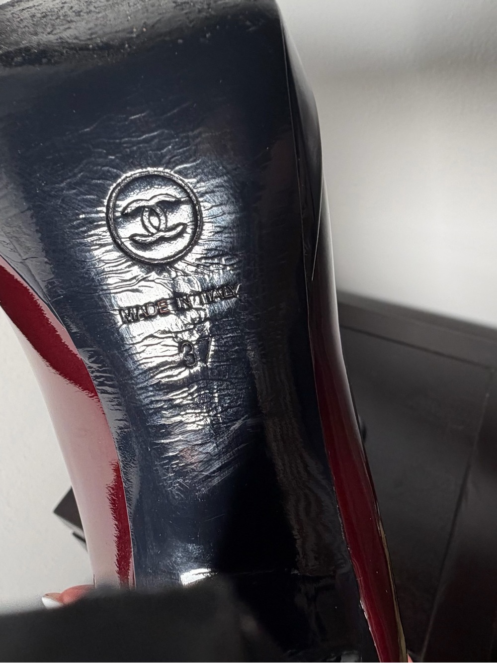 Chanel 2008 Interlocking CC Burgundy Patent Leather Pumps IT 37 US 7 - Picture 3 of 8